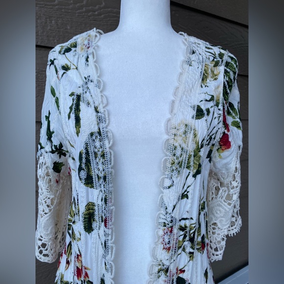Papillon Cream Floral and Lace Duster Open Front Women’s size S/M - Picture 11 of 16